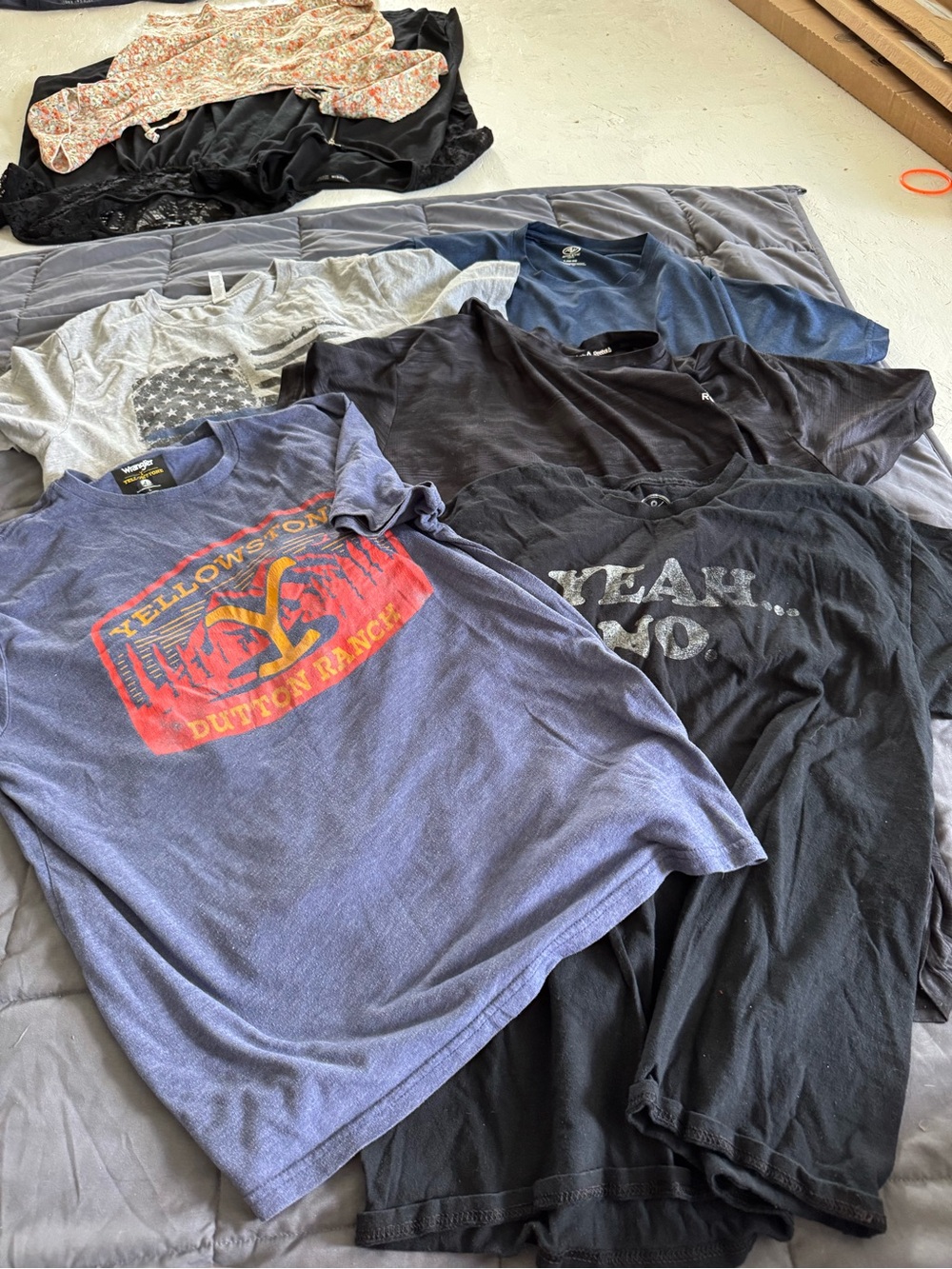 Bundle of 5 men’s tee shirts